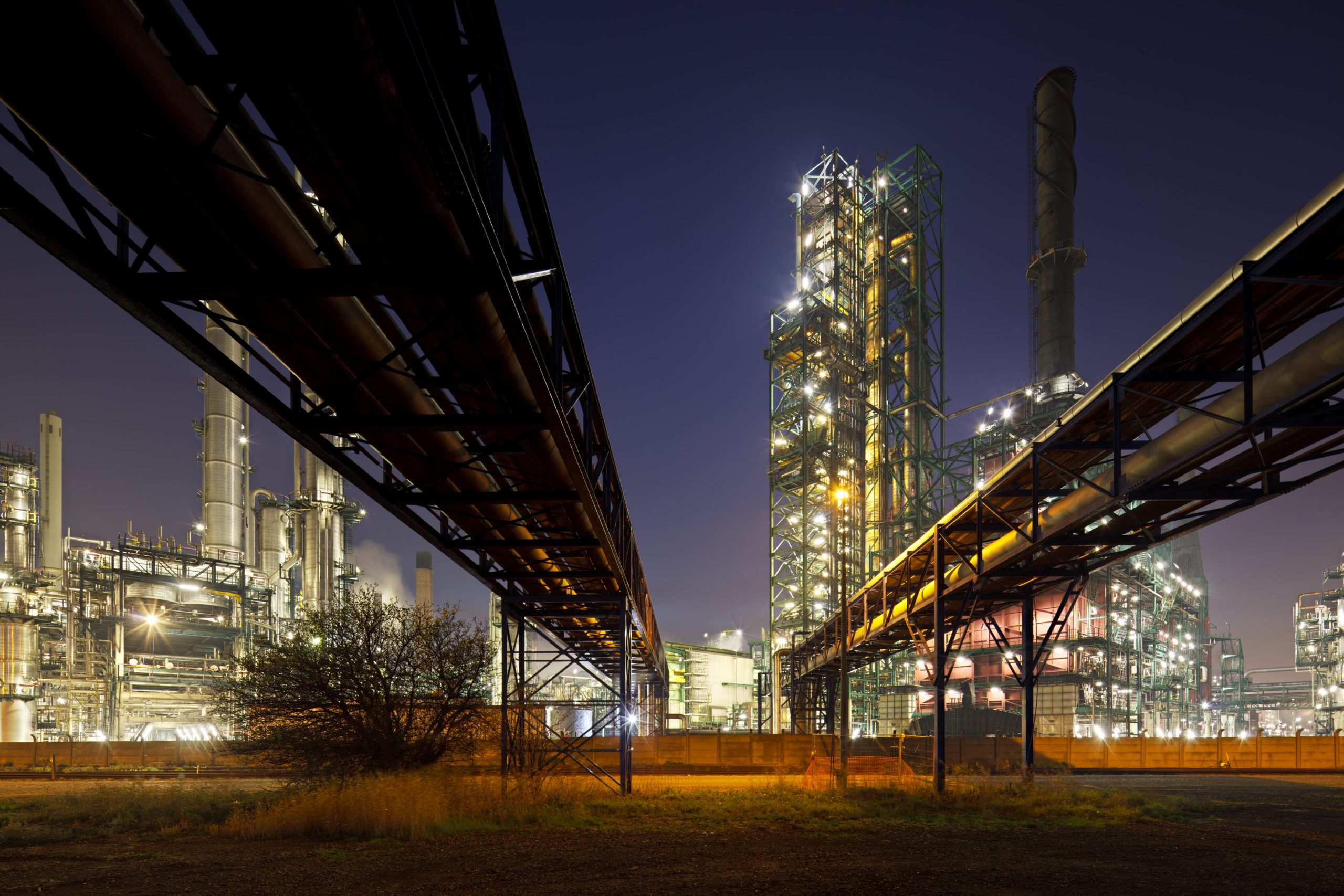 pipelines-and-refinery-at-night-P9R2MPY